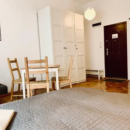 In Center * كراكوفيا